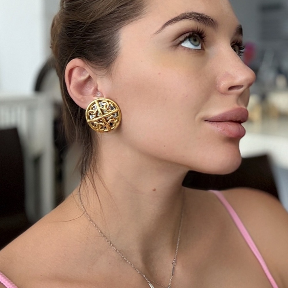 LOT 2092 24K gold plated CHANEL vintage two tone clip on earrings - Picture 7 of 7